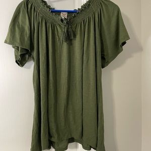 Green shirt sleeve blouse